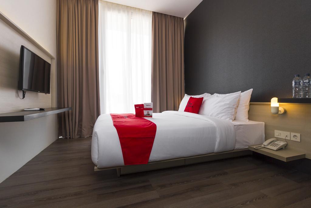 Reddoorz Plus Near Perbanas Jacarta Exterior foto
